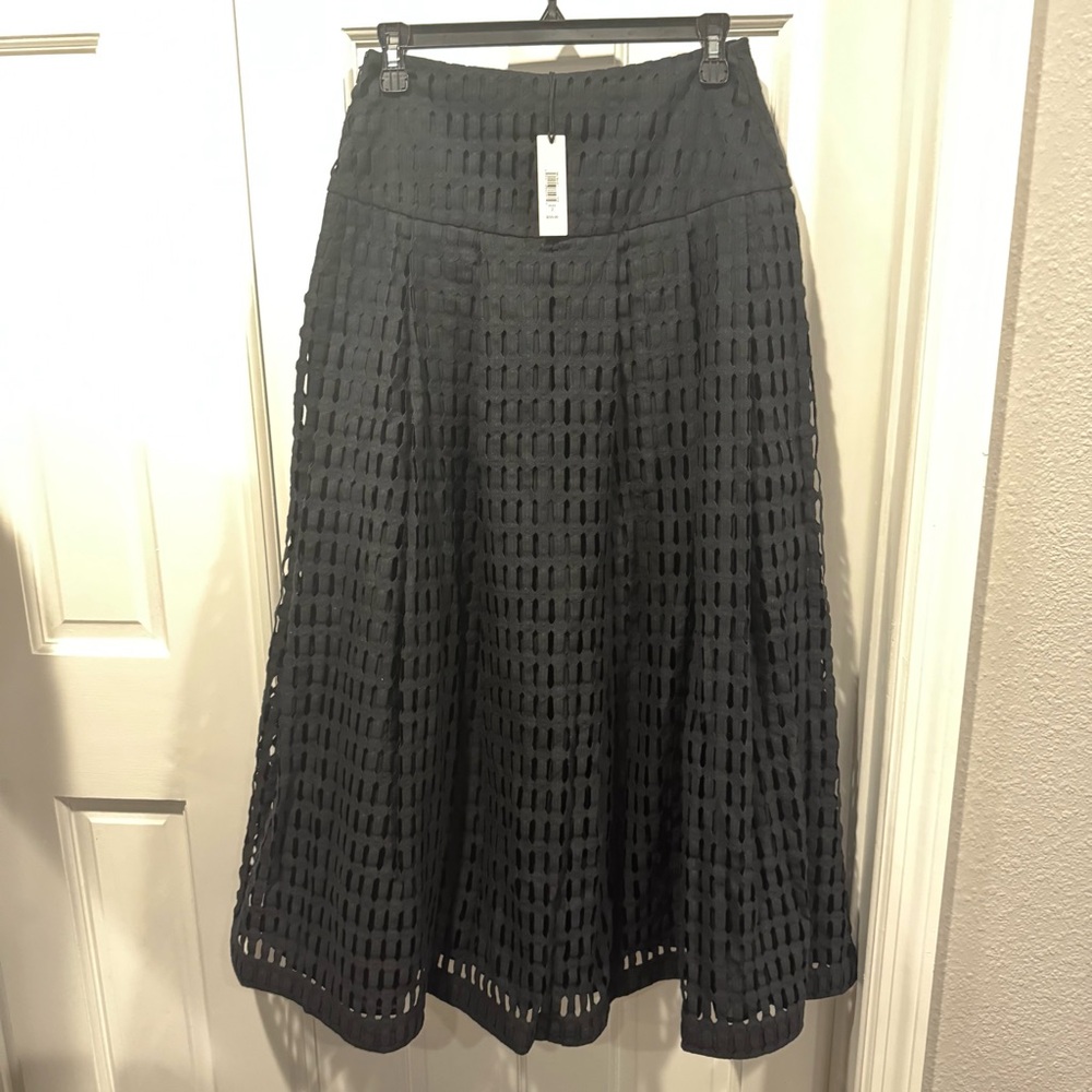 🖤 Banana Republic Black Textured Long‎ Skirt – NWT – Size 2P